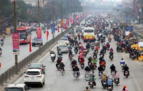 Bến xe khách ngày cận Tết: Trong vắng, ngoài 'lộng hành'